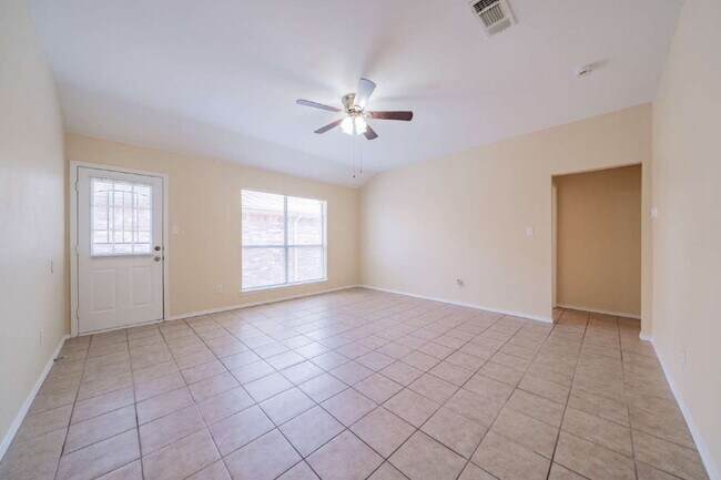 Building Photo - Cute 3 bed, 2 bath home in Grand Prairie