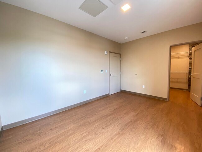 Building Photo - 83 Hanover St