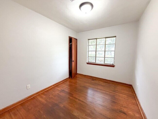 Building Photo - 51 Sherwood Dr