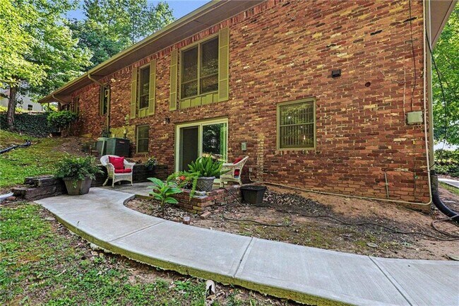 Building Photo - 3084 Green Valley Dr