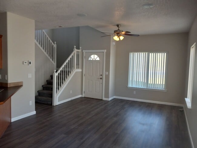 Building Photo - Stylish Comfort in the Heart of Pullman