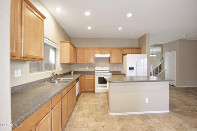 Building Photo - 18515 W Sunbelt Dr