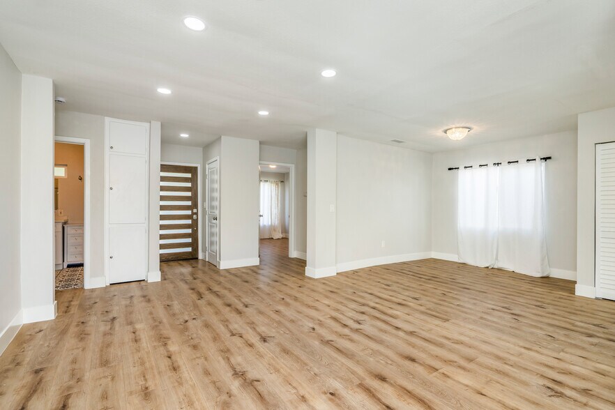 Building Photo - 6714 Amigo Ave