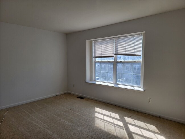Building Photo - 407 Champs Ln