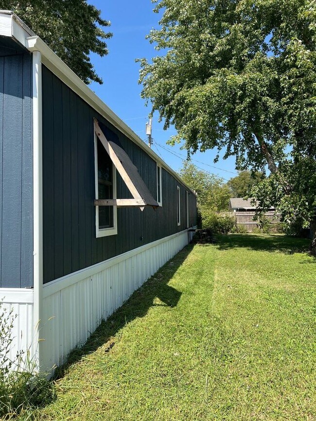 Building Photo - 3 Bed 2 Bath Home in Manhattan, KS