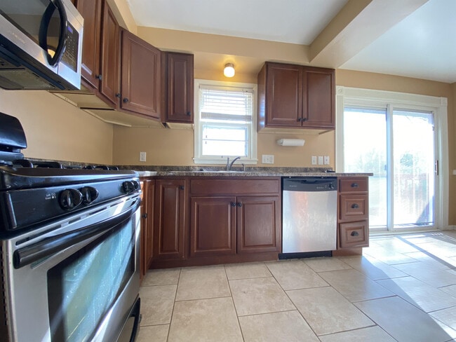 Building Photo - 2512 18th Ave NW