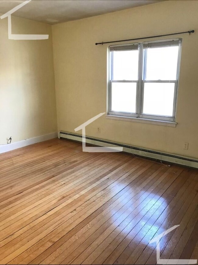 Building Photo - Spacious two bedroom in Brighton for Septe...