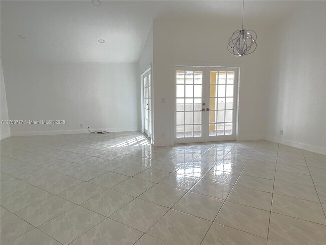 Building Photo - 211 E Riverbend Dr