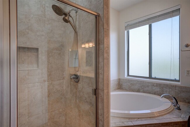 Building Photo - Large 4 bed, 3 bath home in Prescott for R...