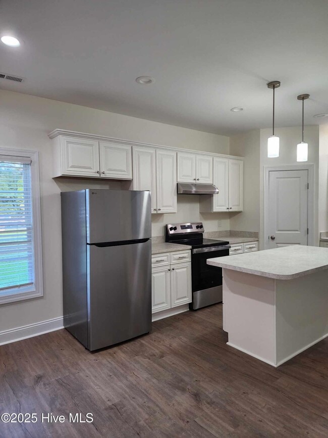 Building Photo - 613 Hobbs Dr