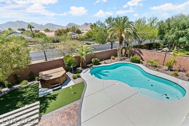 Building Photo - Recently remodeled 5 BEDROOMs/4 bathrooms,...