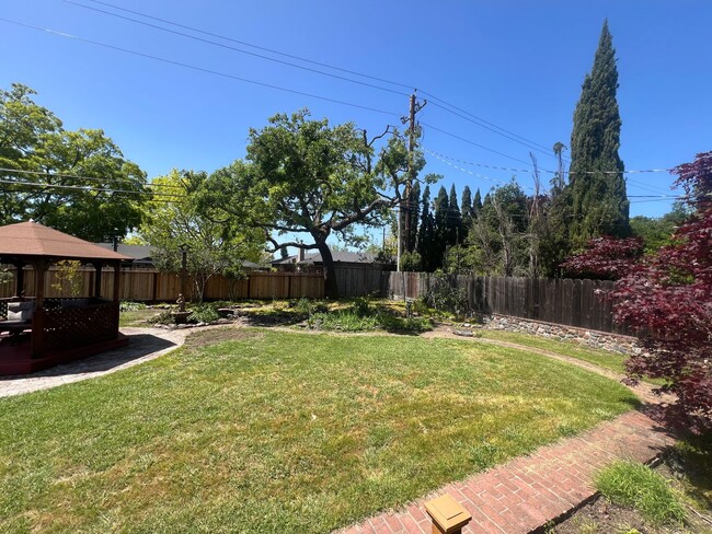 Building Photo - Beautifully Landscaped Home in Rincon Valley!