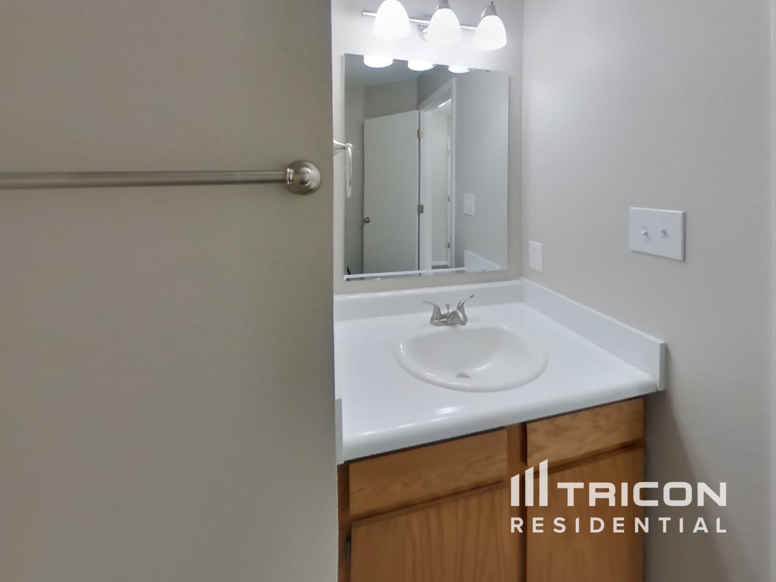 Building Photo - 484 Brookstone Dr