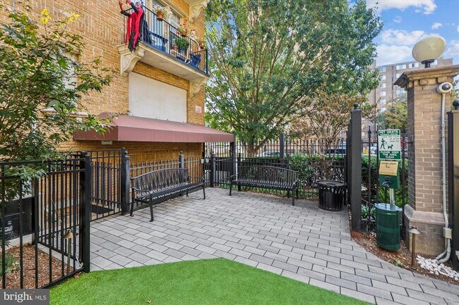 Building Photo - 1401 Columbia Rd NW