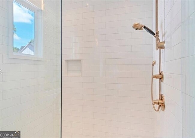 Building Photo - 740 Belt Loop SE