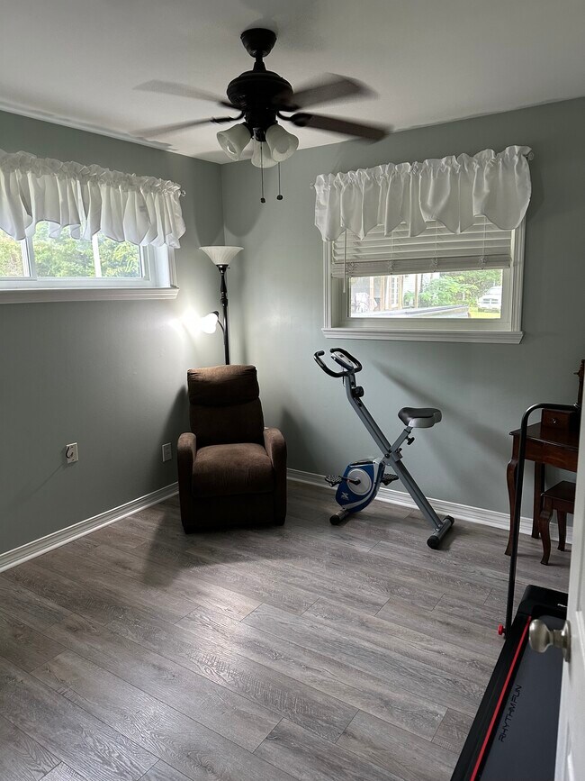 Building Photo - 236 Pine Ridge Dr