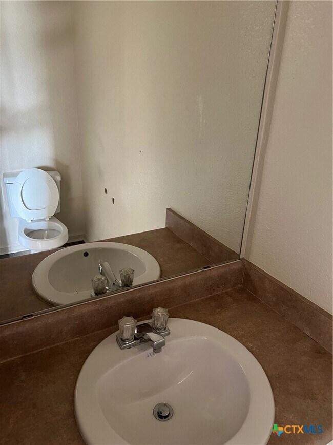 Building Photo - 2811 Cantabrian Dr