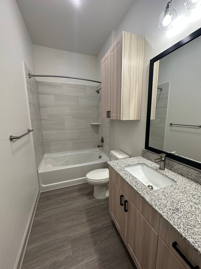 Building Photo - 5821 Calmont Ave