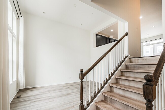 Building Photo - 4446 Monroe Ct