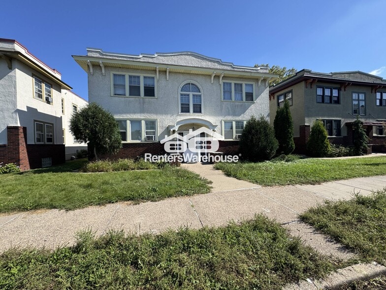 Primary Photo - 3925 Chicago Ave