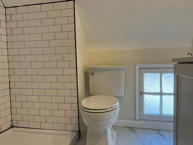 Building Photo - Single Family Home - Available - Will not ...