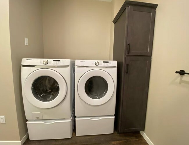 Building Photo - 608 Pine St