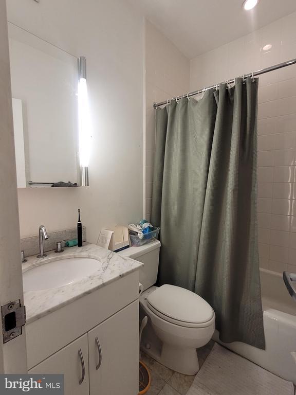 Building Photo - 219 S 18th St