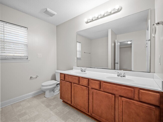 Building Photo - Welcome to Eastport!