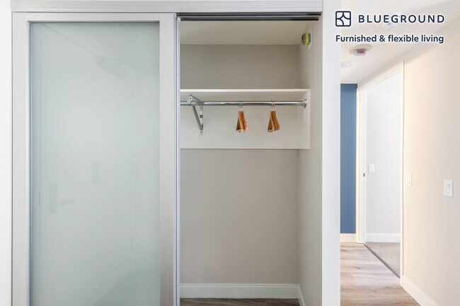 Building Photo - 225 S Olive St