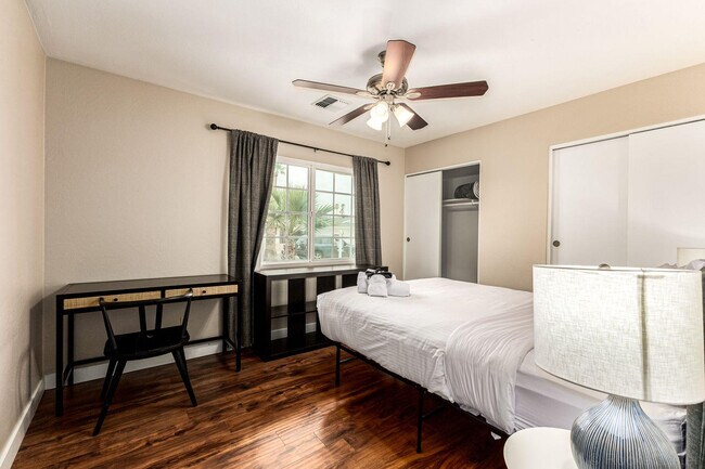 Building Photo - 8719 E Osborn Rd