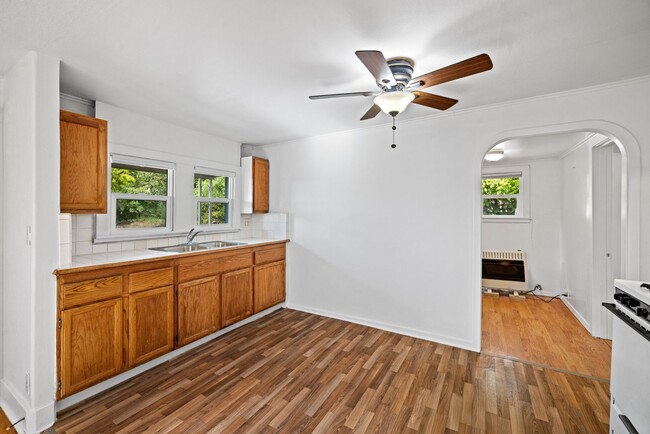 Building Photo - Great 2 bedroom 1 Bathroom ADU in the hear...