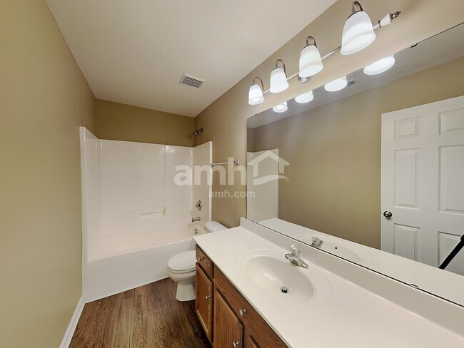 Building Photo - 2010 Cornflower Ln