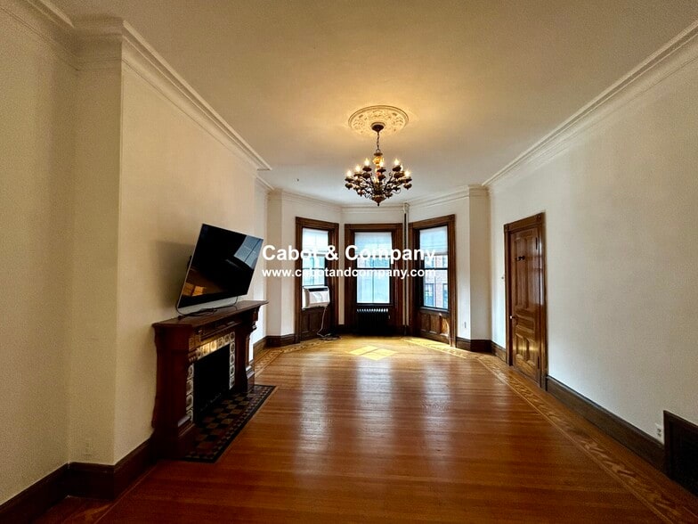 Primary Photo - 144 Commonwealth Avenue
