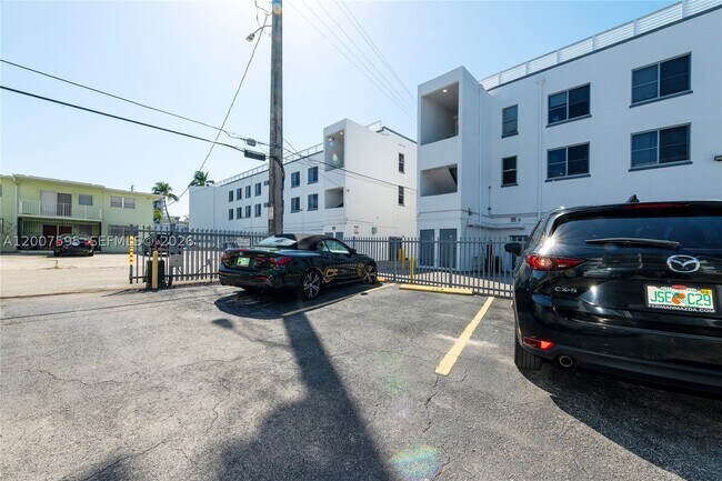 Building Photo - 525 Meridian Ave