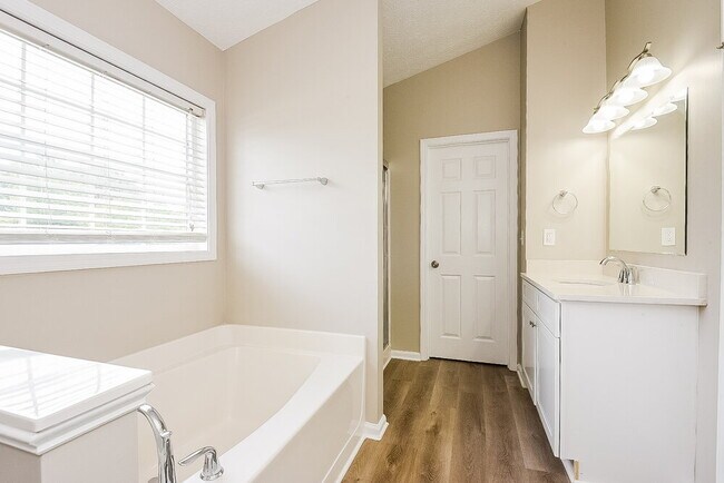 Building Photo - 107 Chamberlyn Ln