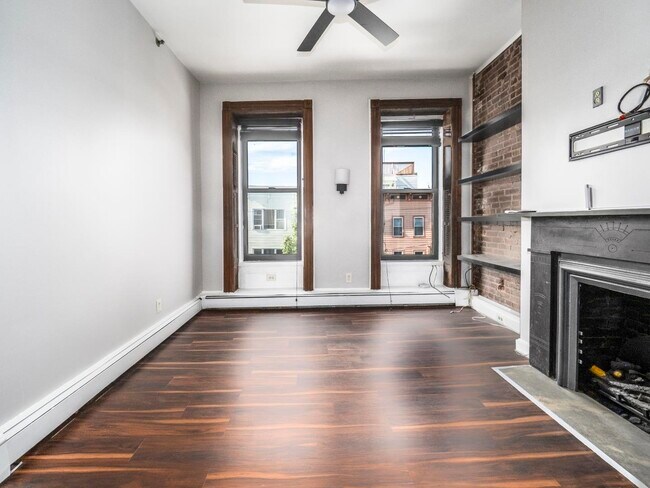 Building Photo - 343 4th St