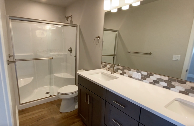 Building Photo - Petrosa Townhouse 3 BR - 2 ½ BA w/ loft