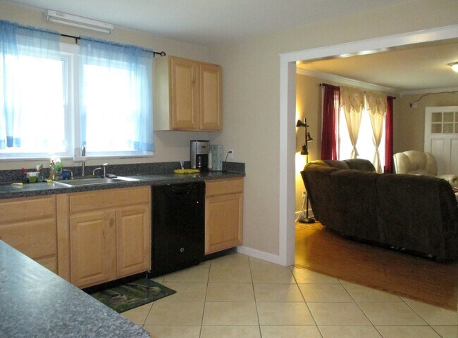 Building Photo - 240 Fresno Dr