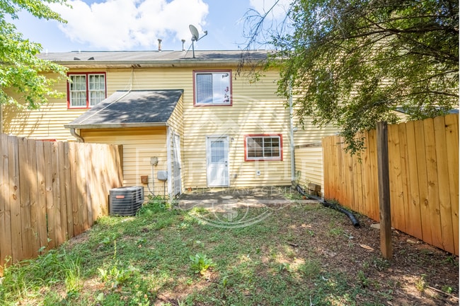 Building Photo - 1330 Kennesaw Trace Ct