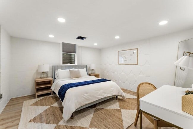 Building Photo - 1424 Vista Ln SW