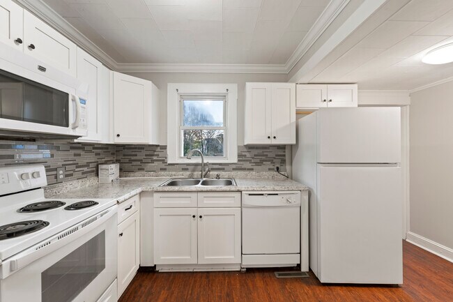 Building Photo - 602 Doby St