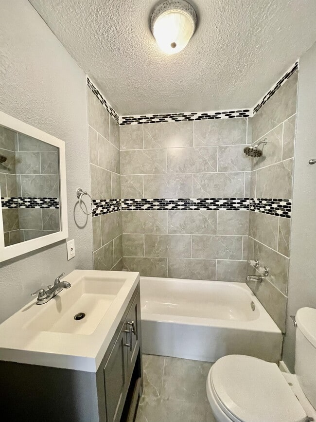 Building Photo - 2127 Park Ave