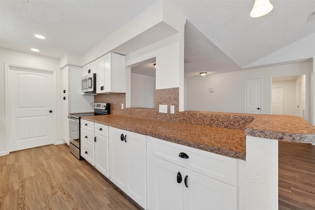 Building Photo - 9538 Ravensworth Dr