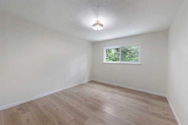 Building Photo - 10 Glorybower Ct