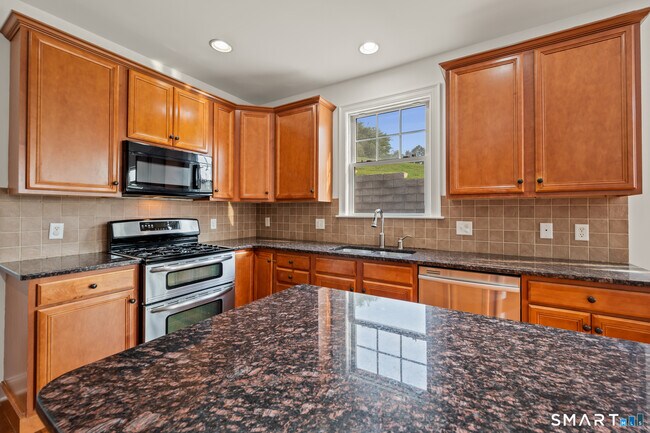 Building Photo - 5 Rolling Hills Dr