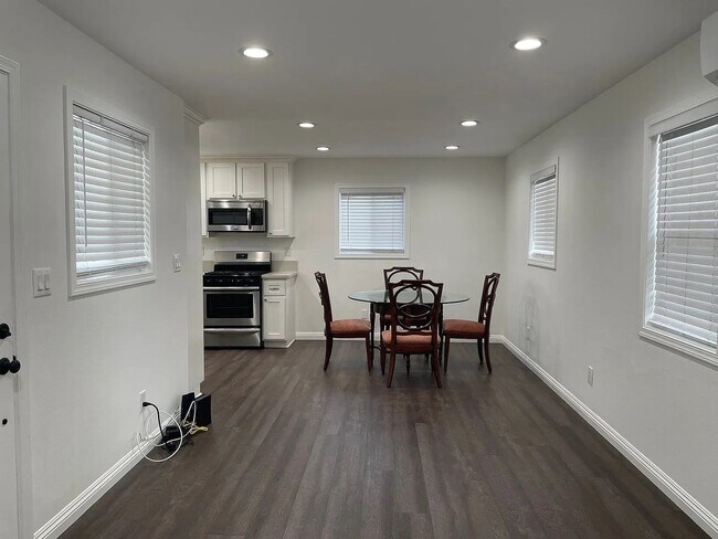 Building Photo - 11091 Violet Dr