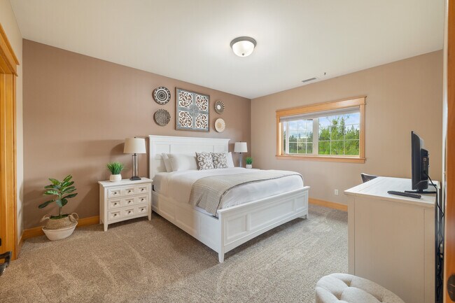 Building Photo - 2051 N Main St