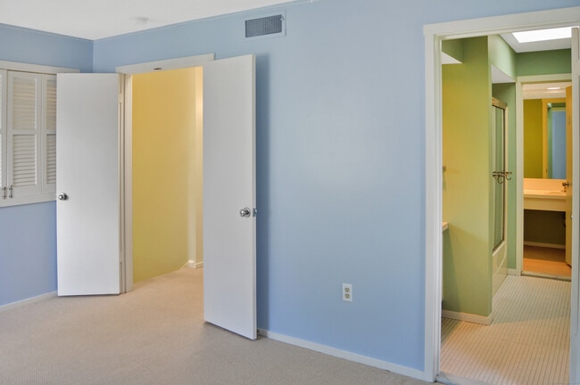 Building Photo - 106 Mallard Dr