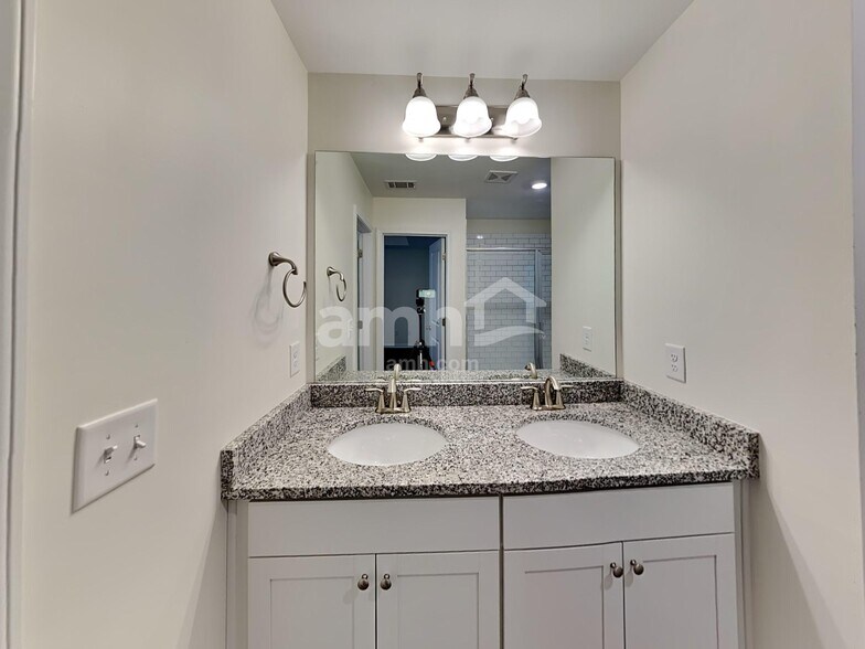 Building Photo - 32 Landsdown Xing