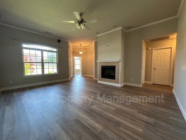 Building Photo - 320 Sienna Dr